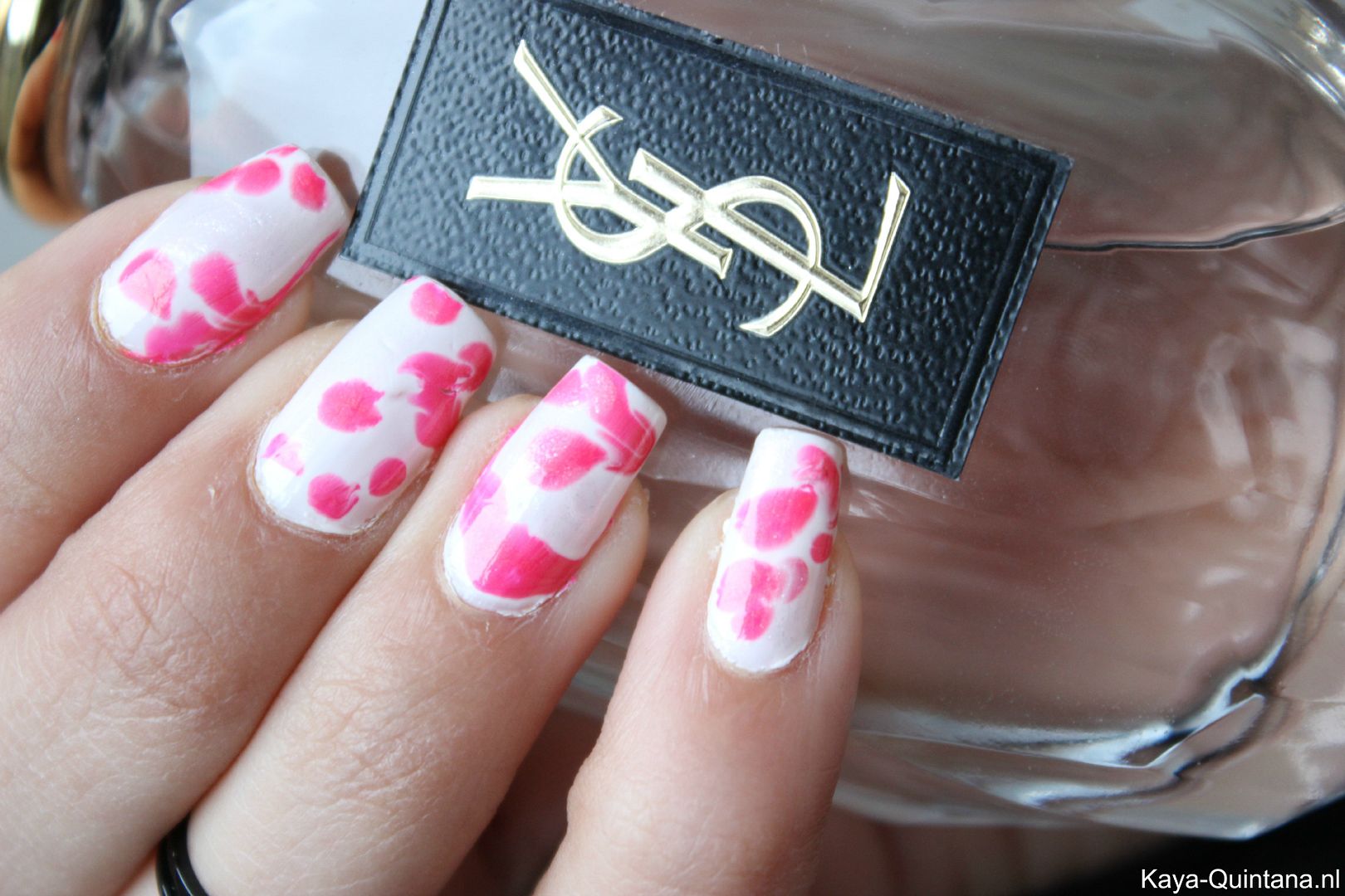 Nagels Pink batik nail art KayaQuintana.nl